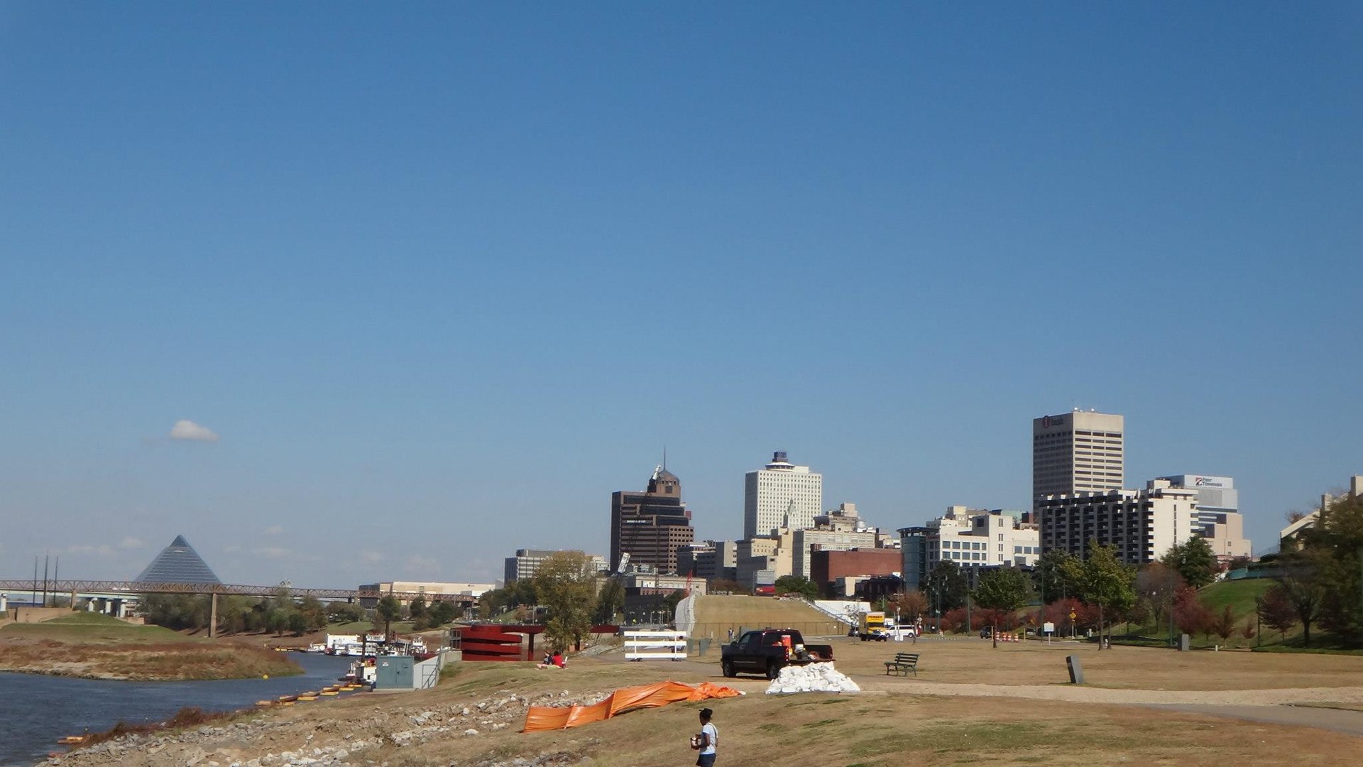 Downtown Memphis skyline along the river at daylight