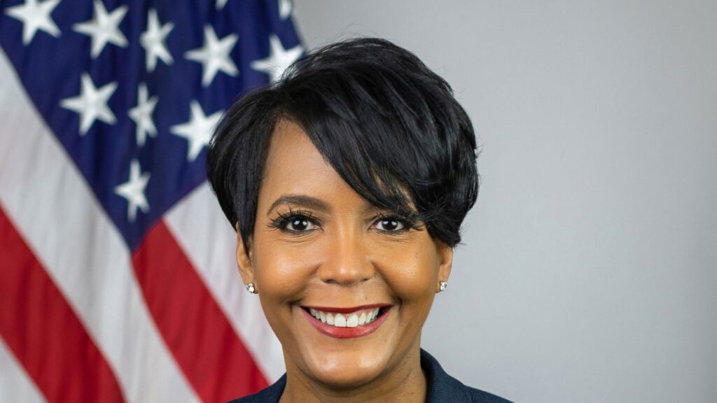 Keisha Lance Bottoms in an official portrait with an American flag behind her