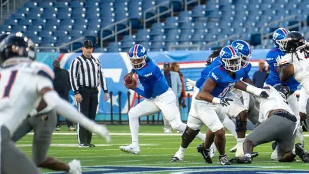 Tennessee State ball carrier runs against Morgan State at Nissan Stadium