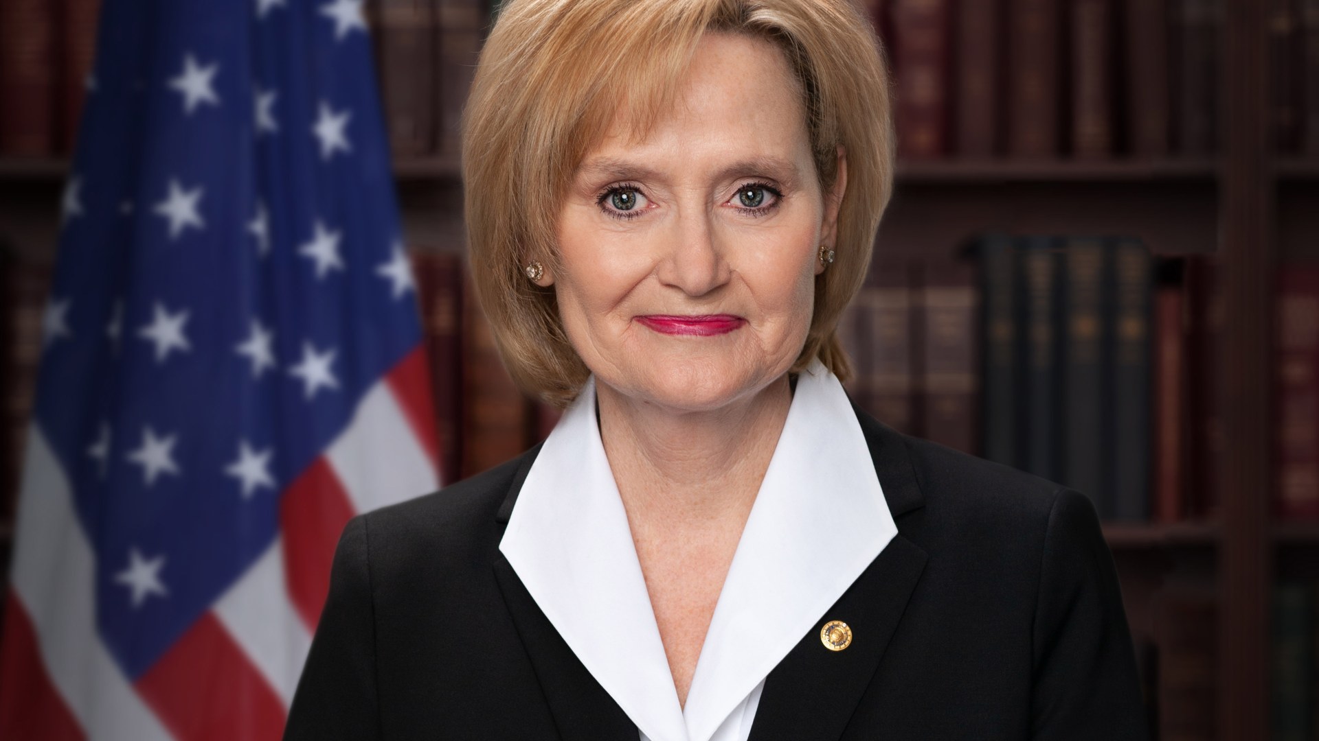 Official portrait of Senator Cindy Hyde Smith