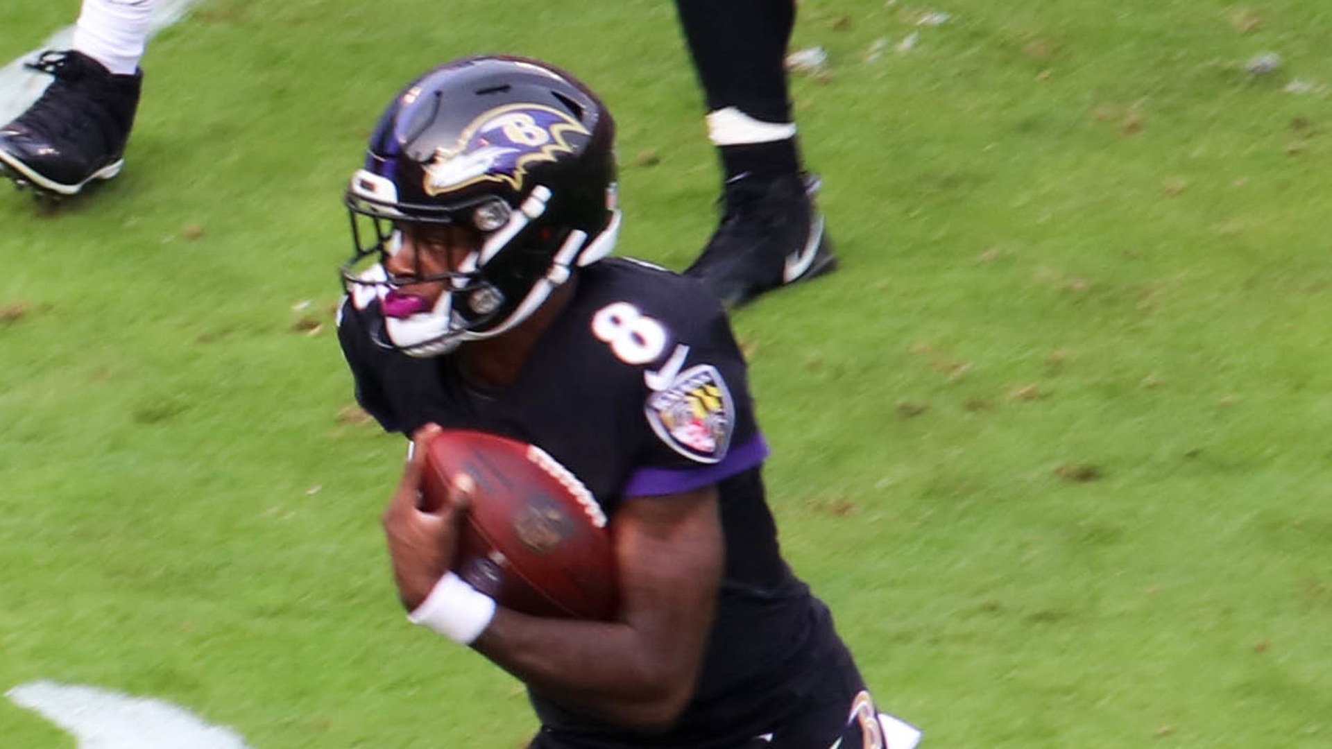 Lamar Jackson running with the football for the Baltimore Ravens against Cincinnati