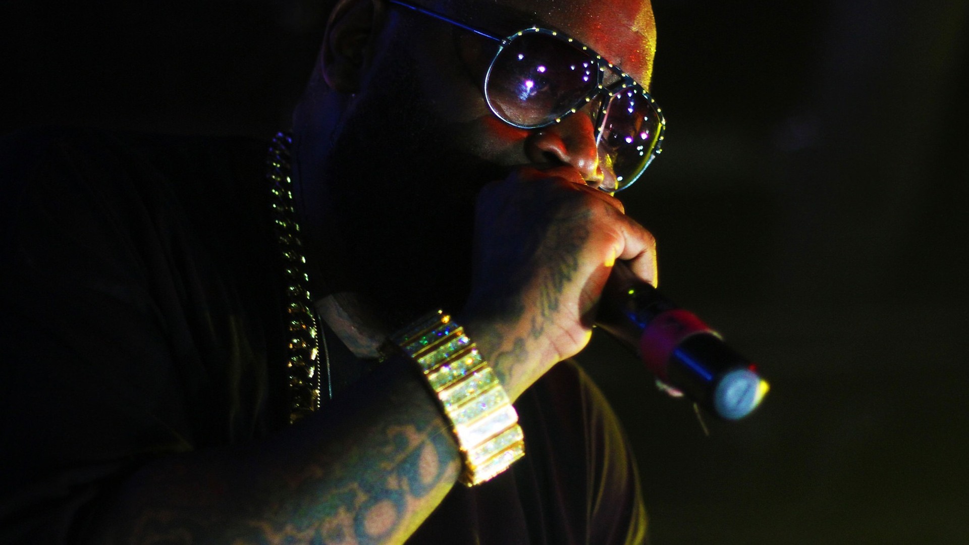 Rick Ross performing live on the Mastermind tour